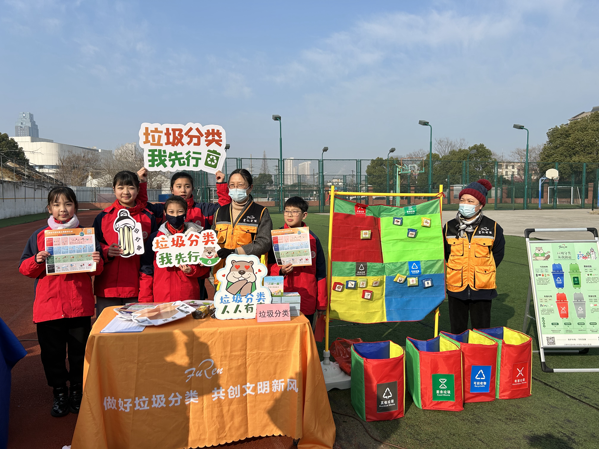 【活動報道】學(xué)雷鋒、送服務(wù)，垃圾分類我先行